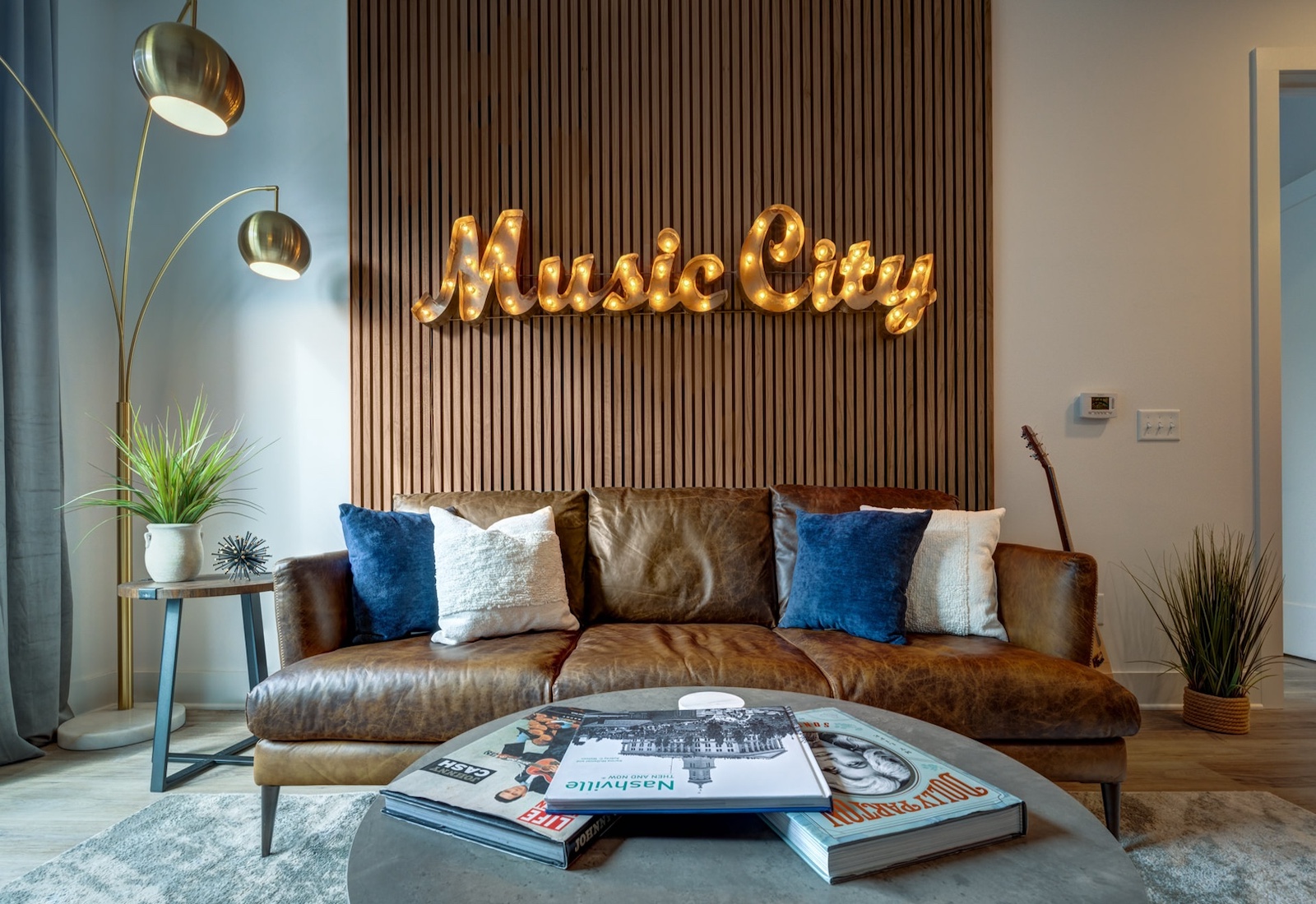7 Key Factors to Consider When Hiring a Nashville Airbnb Property Manager
